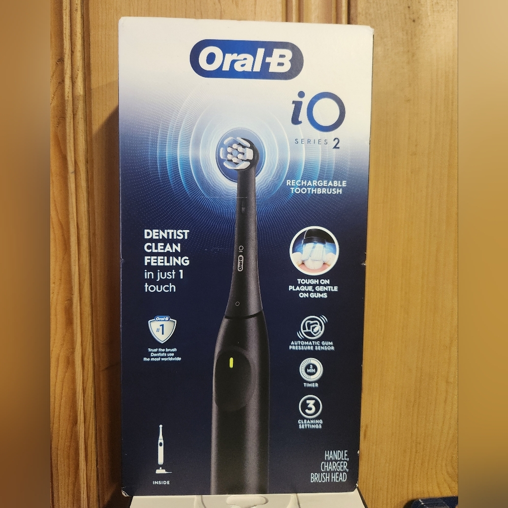 Oral B, iO2 Rechargable Black Toothbrush, With Timmer, Brand New